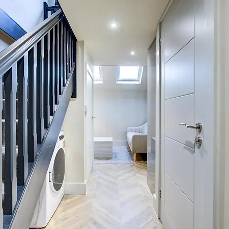 Stylish Modern 1br Mezzanine In Centre