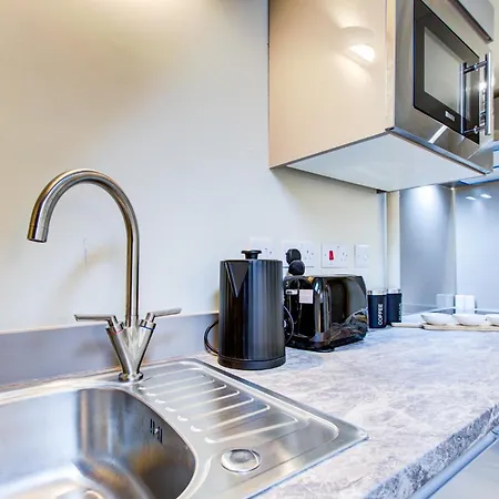 Stylish Modern 1br Mezzanine In Centre Apartment *